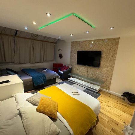 Cozy Rooms Near Central London Exterior photo
