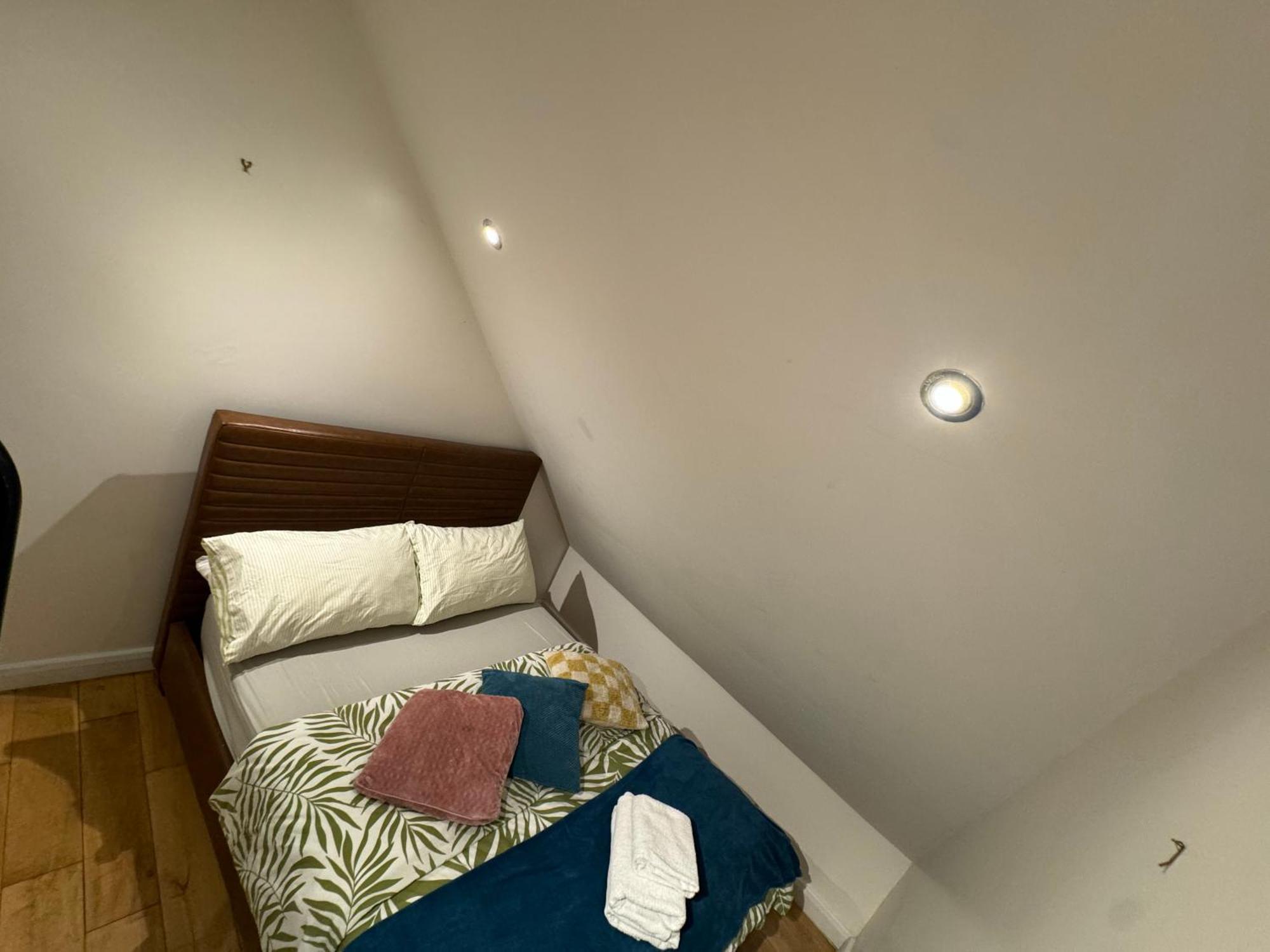 Cozy Rooms Near Central London Exterior photo
