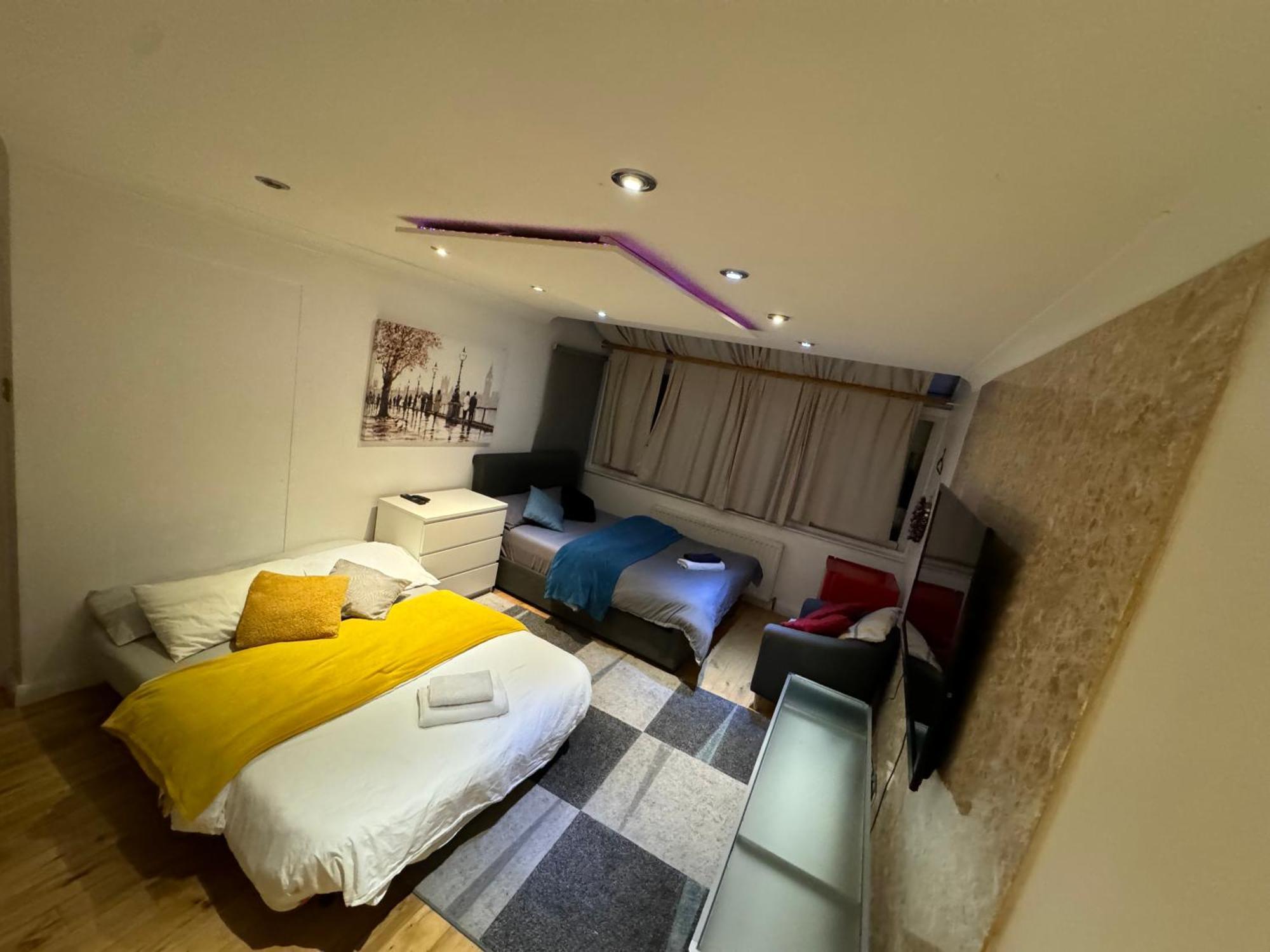 Cozy Rooms Near Central London Exterior photo