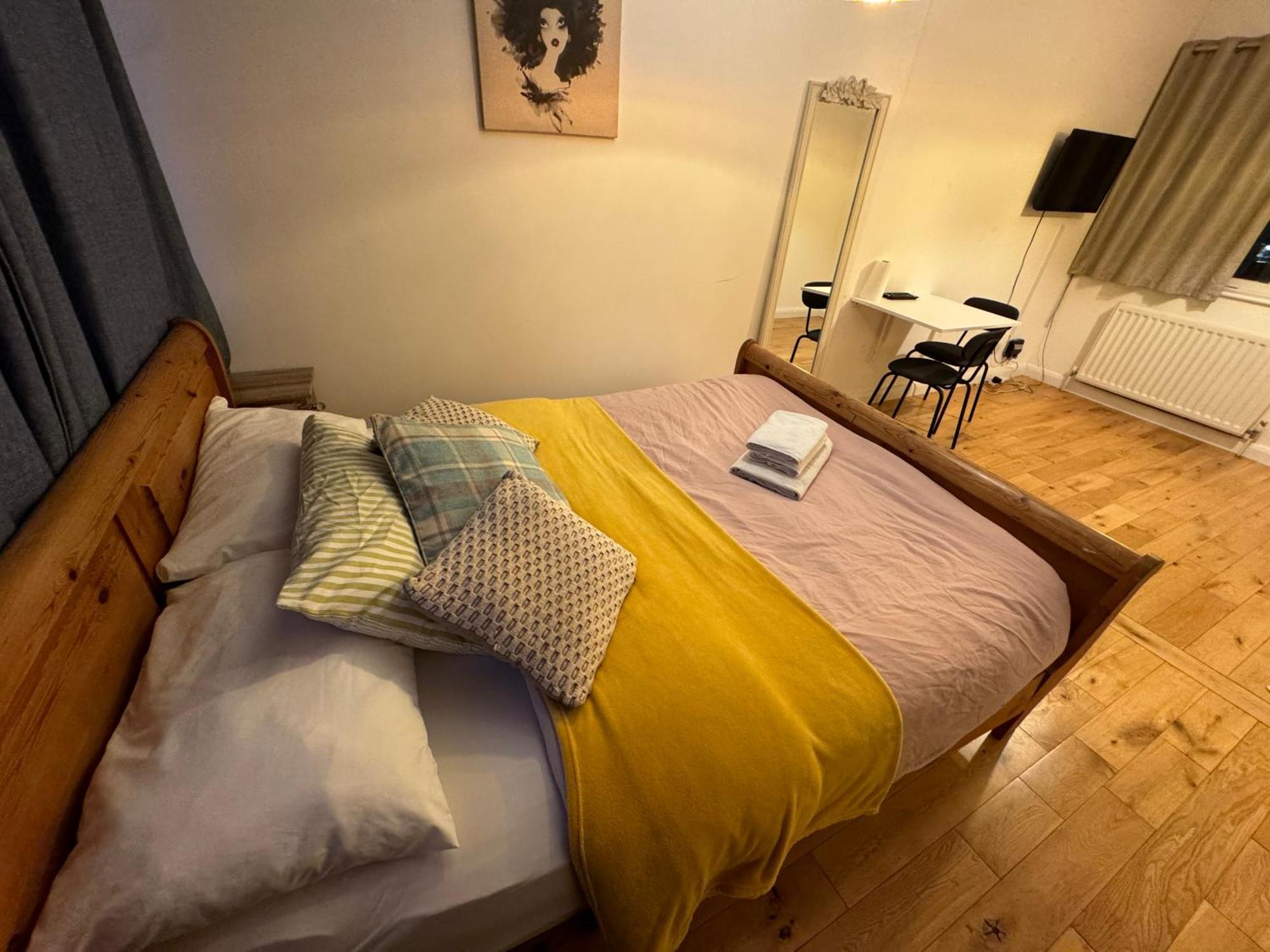 Cozy Rooms Near Central London Exterior photo