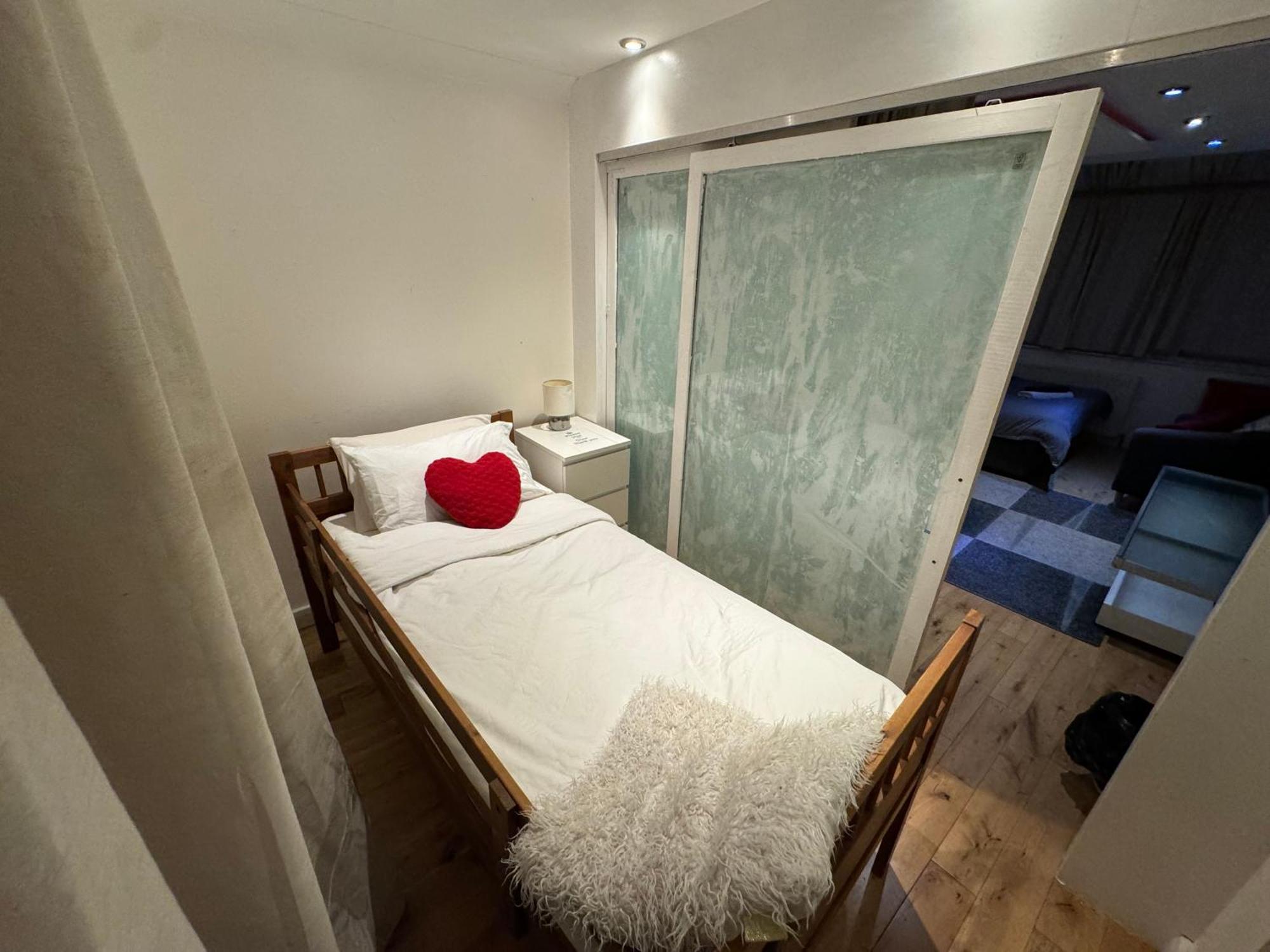Cozy Rooms Near Central London Exterior photo