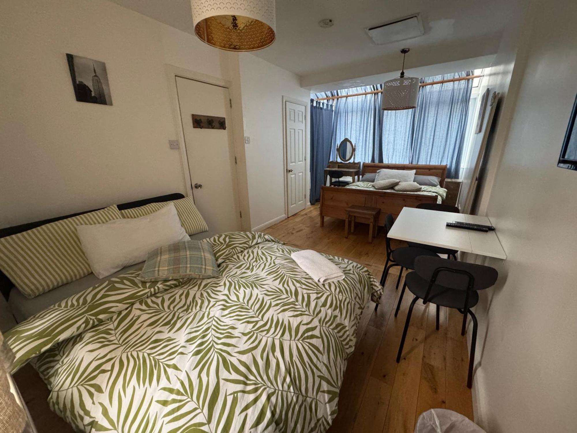 Cozy Rooms Near Central London Exterior photo